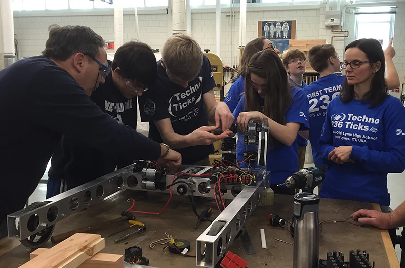 013115 wilczynskij Wiring the Bot